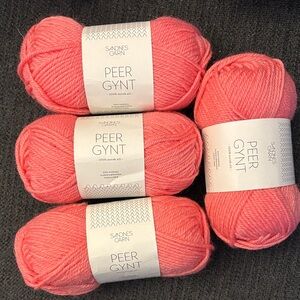 4 balls of Sandnes Garn Peer Gynt 100% non-superwash dk weight wool